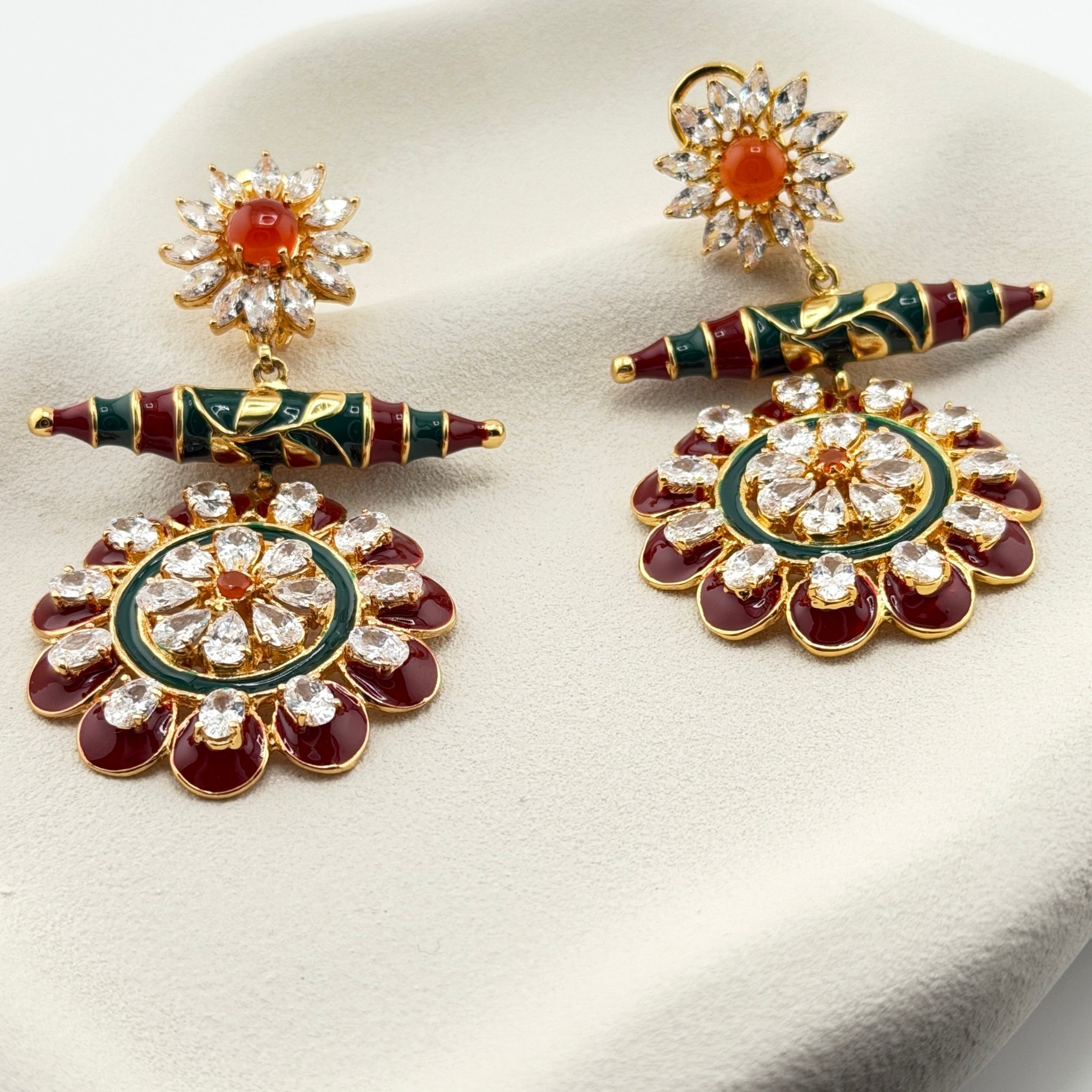 Seren | Wavy Hasli Necklace and Medallion Earrings Set