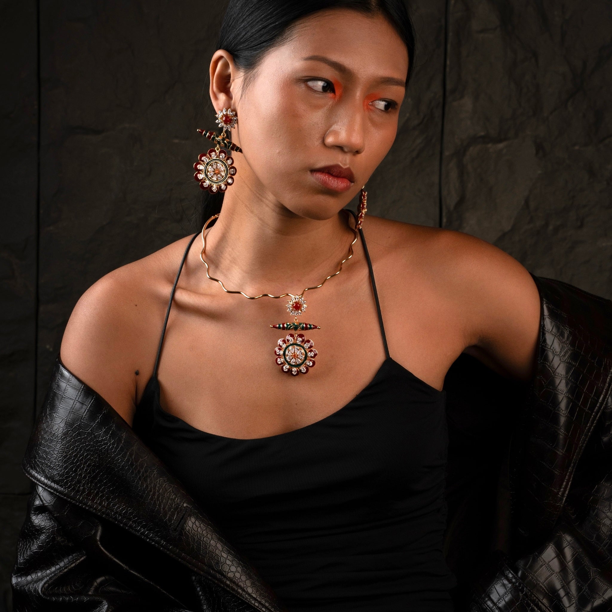 Seren | Wavy Hasli Necklace and Medallion Earrings Set