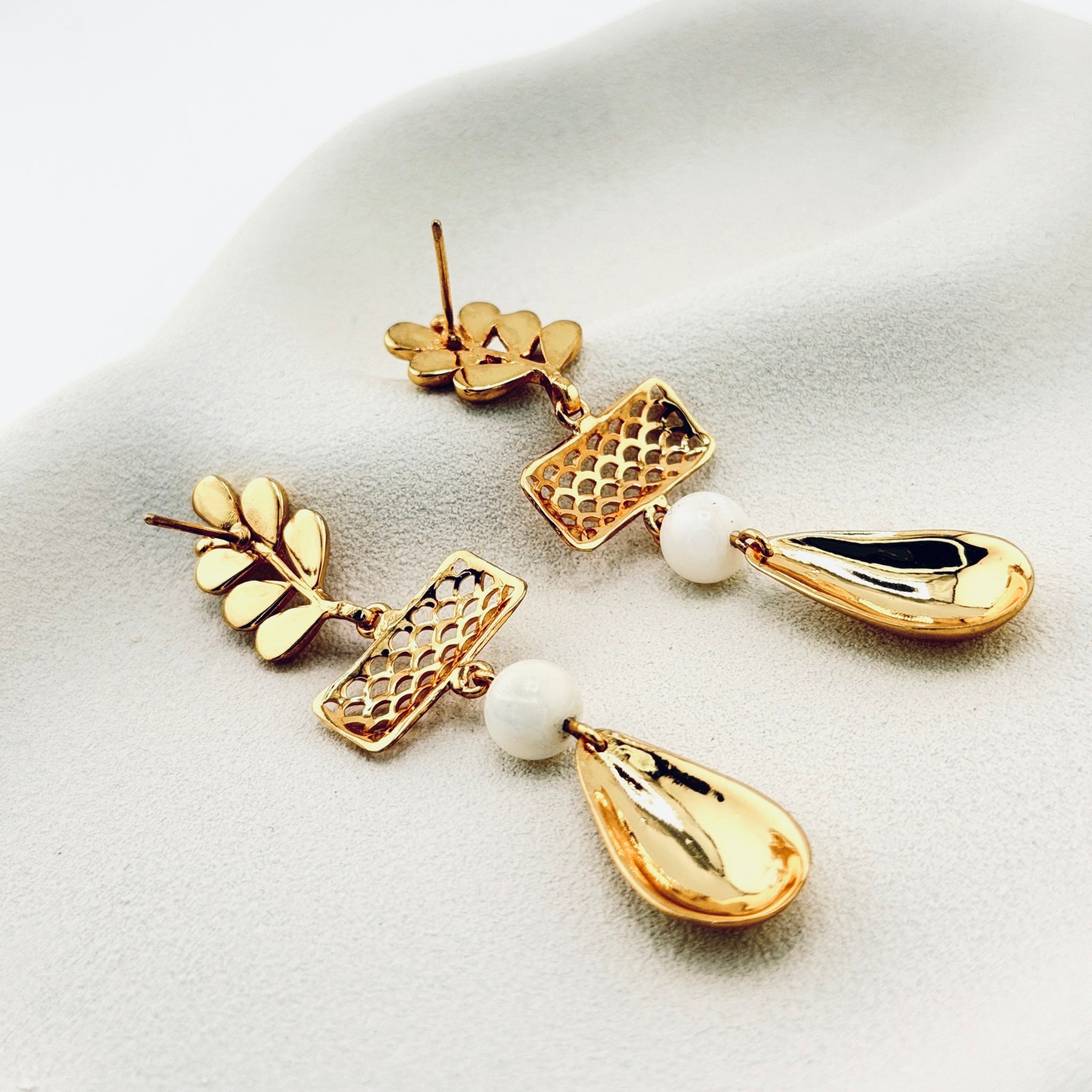 Mira | Pearl Drop Earrings