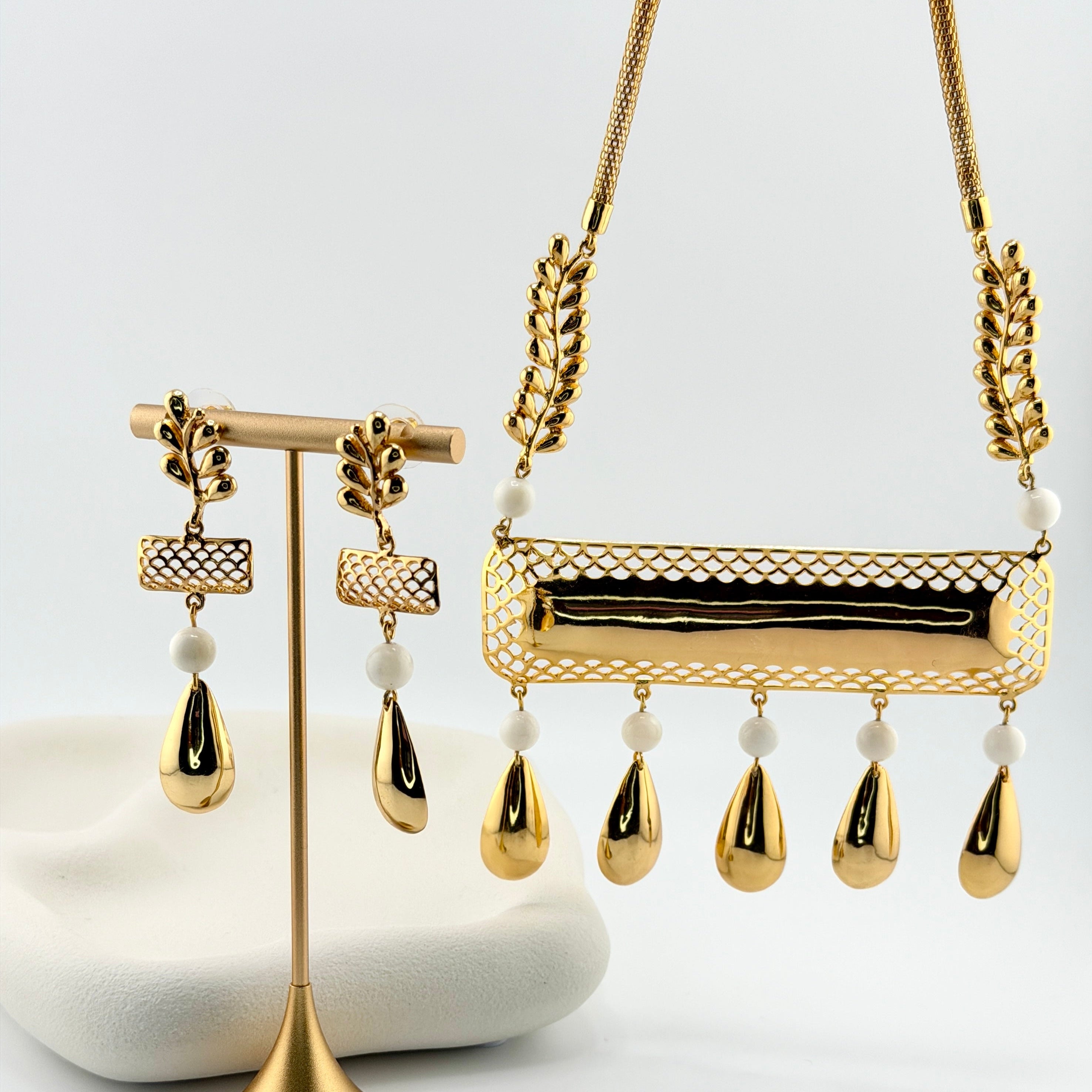Mira | Pearl Drop Necklace & Earrings Set