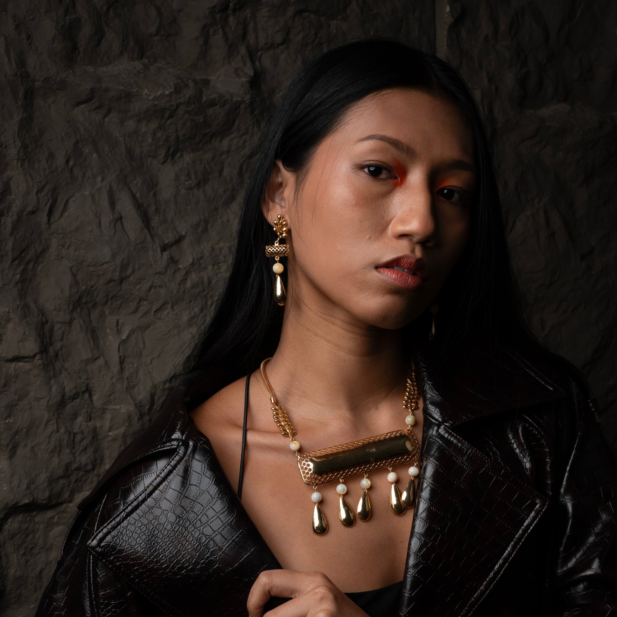 Mira | Pearl Drop Necklace & Earrings Set